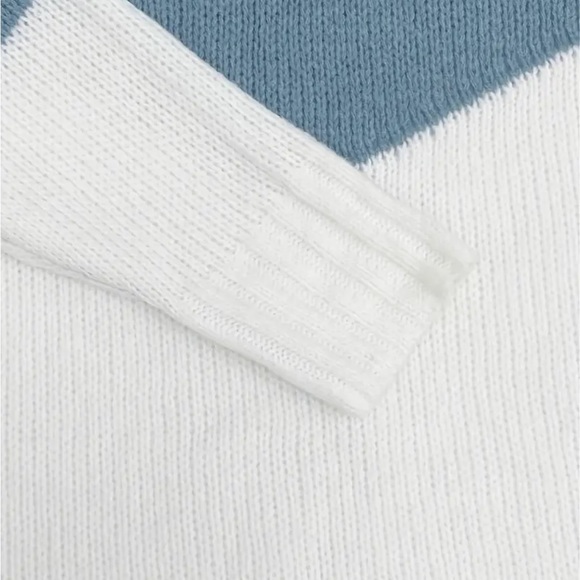 Soft V-Neck Light Weight Knit Sweater. Size Large. NWOT - Picture 4 of 6